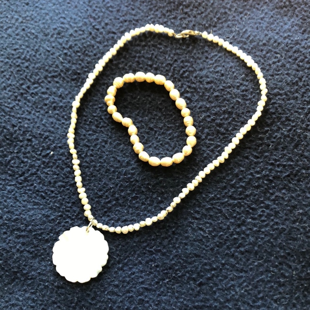 Mother of pearl flower necklace